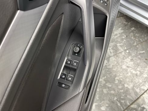 Used 2024 Volkswagen Jetta SE w/ Panoramic Sunroof Package image 9