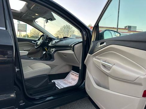 Used 2018 Ford Escape SE image 19