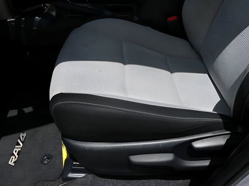Used 2017 Toyota RAV4 XLE AWD/4WD image 14