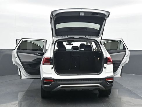 Used 2022 Volkswagen Taos SE image 25