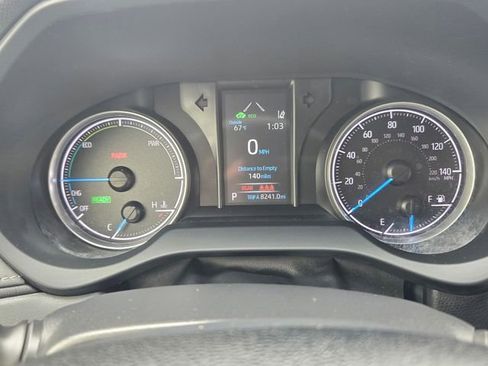 Used 2022 Toyota Venza LE image 21