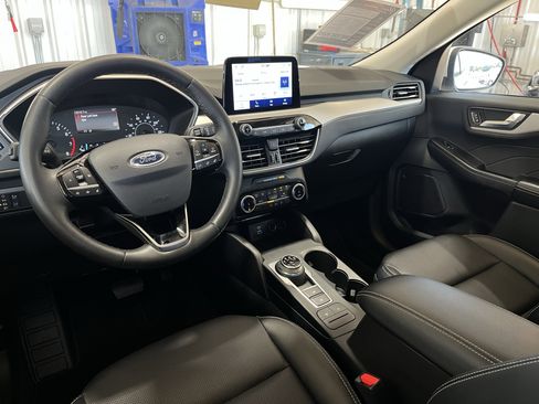 Used 2022 Ford Escape SEL image 2