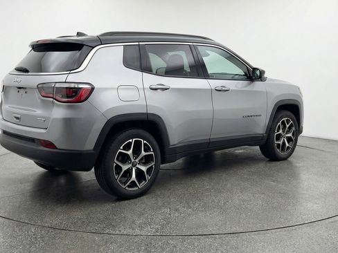 Used 2025 Jeep Compass Limited image 9