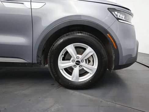 Certified 2023 Kia Sorento LX FWD image 8