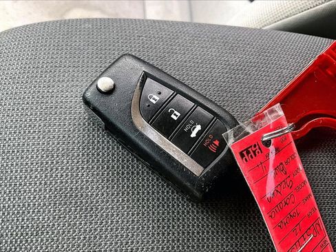 Used 2022 Toyota Corolla LE image 35