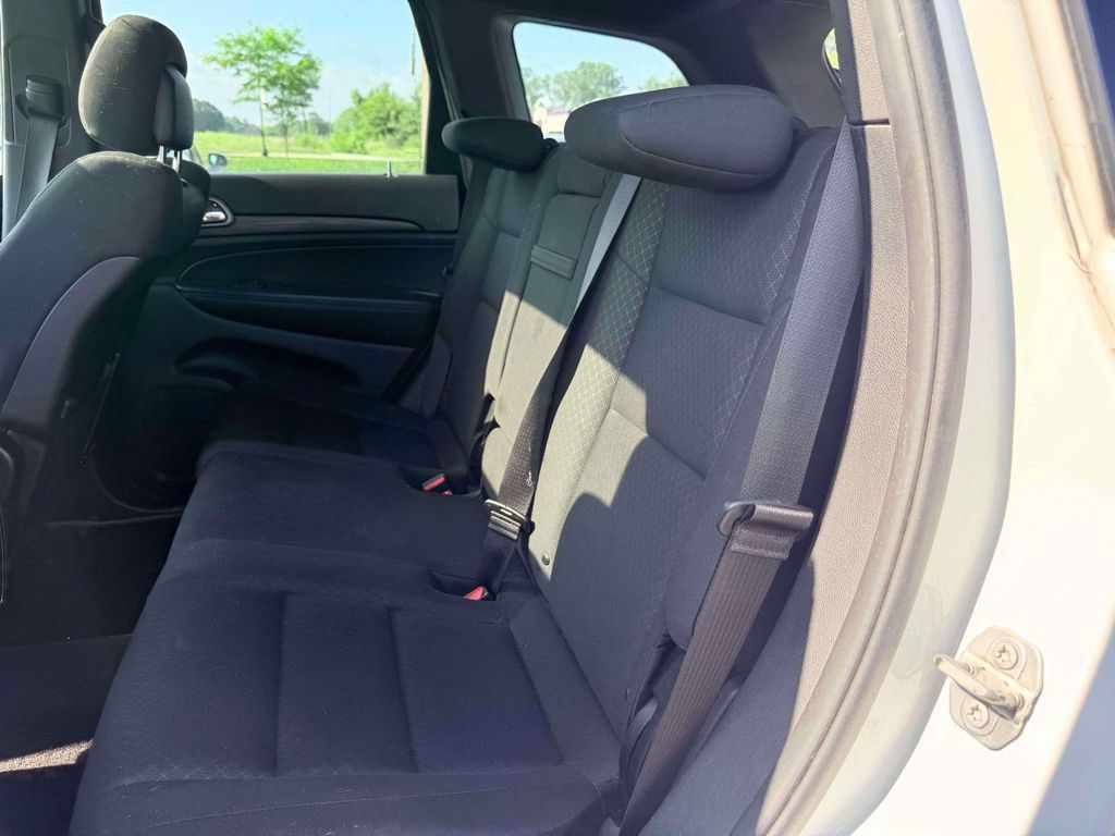 Used 2019 Jeep Grand Cherokee Laredo AWD/4WD image 11