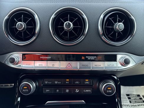 Used 2022 Kia Stinger GT-Line RWD image 16