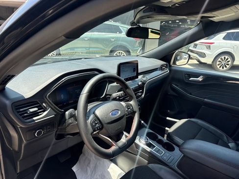 Used 2025 Ford Escape ST-Line FWD image 10