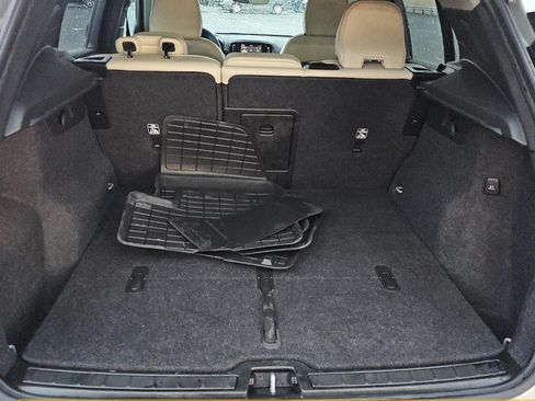 Used 2024 Volvo XC40 B5 Plus w/ Protection Package Premier AWD/4WD image 12