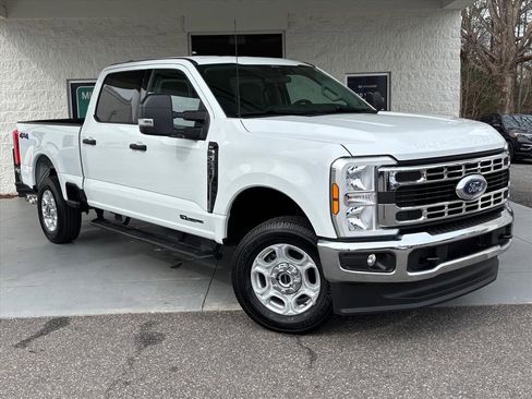 Used 2025 Ford F250 XLT image 1