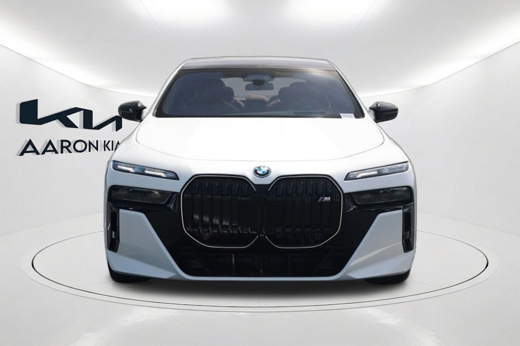 Used 2025 BMW i7 M70 w/ Executive Package AWD/4WD image 4