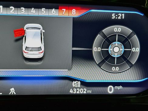 Used 2024 Volkswagen Golf R AWD/4WD image 9
