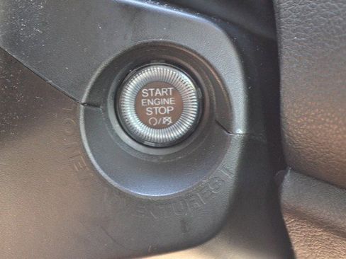 Used 2023 Jeep Renegade Latitude image 27