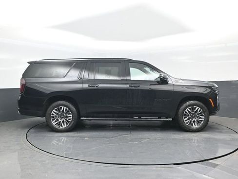 Used 2025 Chevrolet Suburban Z71 AWD/4WD image 3