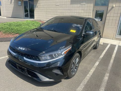 Used 2024 Kia Forte LXS FWD image 3