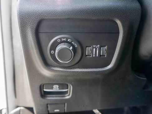 Used 2023 Jeep Grand Cherokee Altitude AWD/4WD image 16