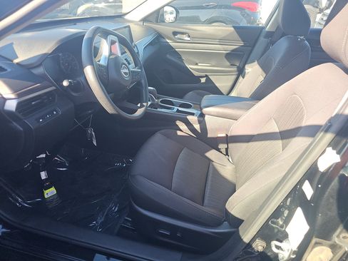 Used 2024 Nissan Altima 2.5 SV image 15