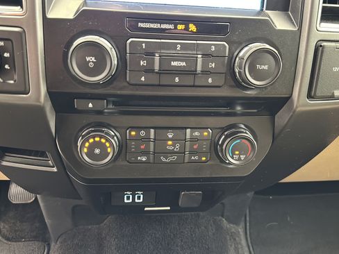 Used 2018 Ford F150 XLT w/ Equipment Group 302A Luxury AWD/4WD image 19