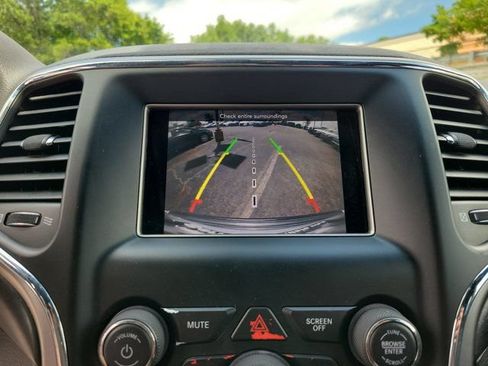 Used 2018 Jeep Grand Cherokee Laredo RWD image 19