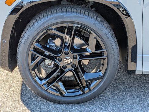 New 2026 Volkswagen Tiguan SE R-Line image 10