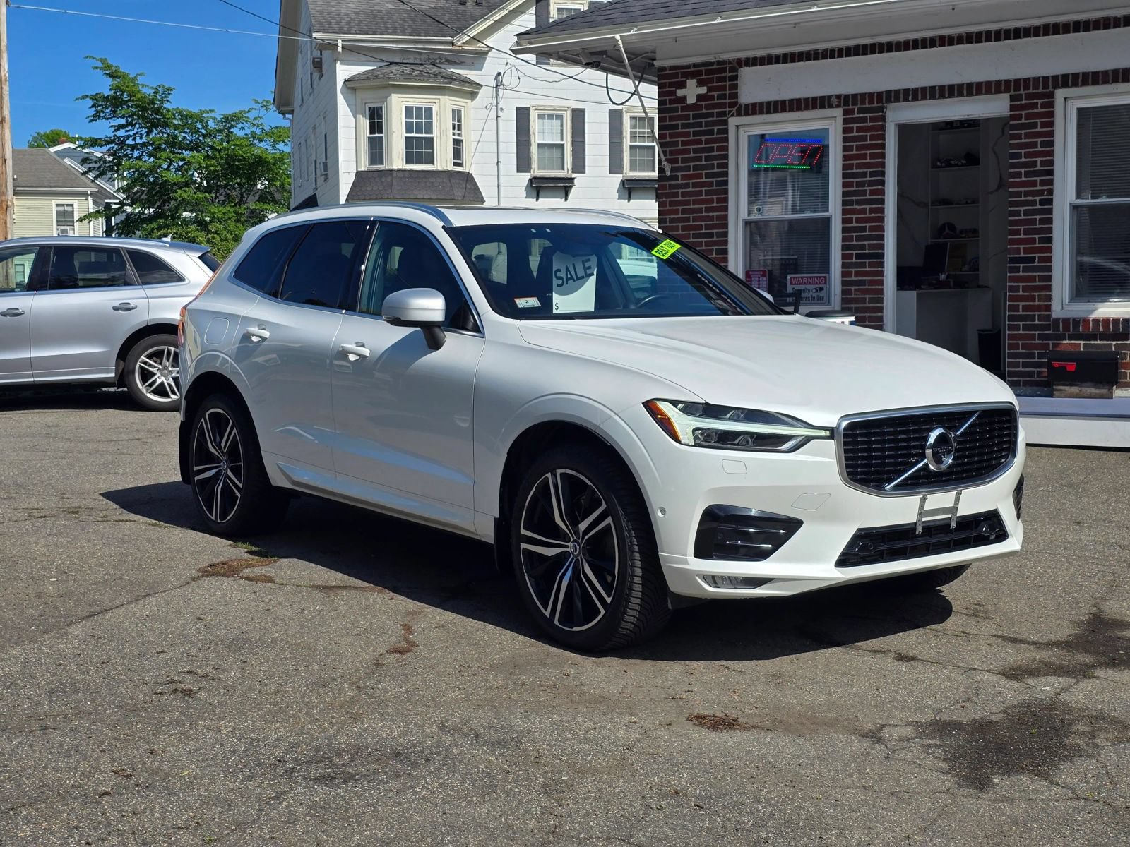 Used 2019 Volvo XC60 T6 R-Design w/ Protection Package Premier AWD/4WD image 2