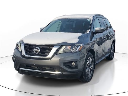 Used 2020 Nissan Pathfinder SV image 2