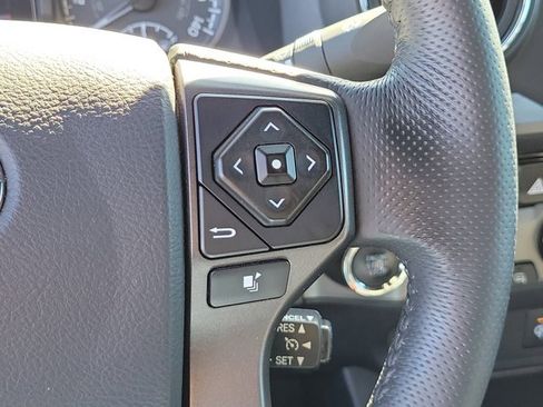 Used 2017 Toyota Tacoma TRD Sport image 24