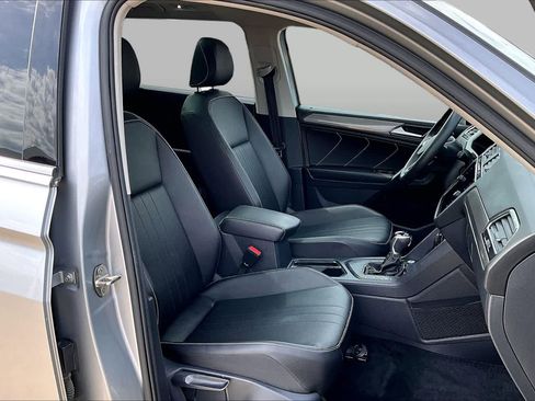 Used 2022 Volkswagen Tiguan SE FWD image 8