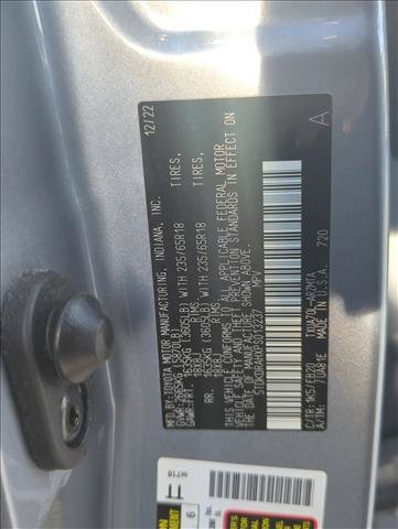 Used 2023 Toyota Highlander XLE FWD image 2