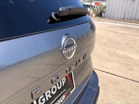 Used 2025 Nissan Rogue SV FWD image 32