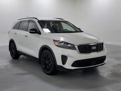 Used 2020 Kia Sorento S FWD image 2