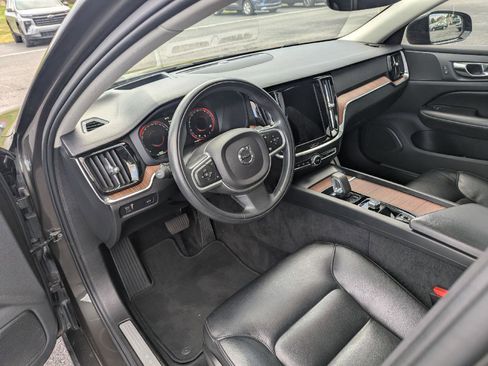 Used 2022 Volvo S60 B5 Inscription image 14