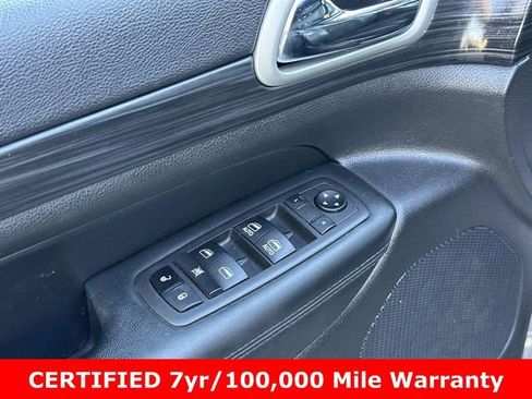 Certified 2022 Jeep Grand Cherokee Laredo X image 16