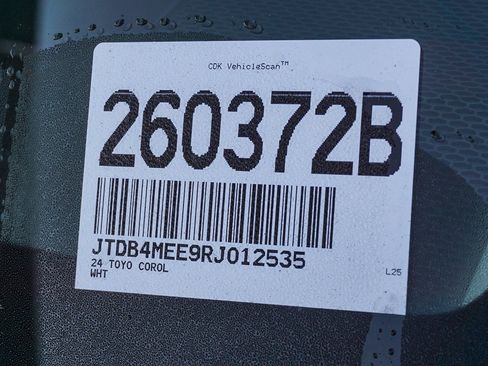 Used 2024 Toyota Corolla LE image 27