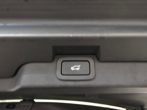 Used 2018 Land Rover Discovery HSE image 35