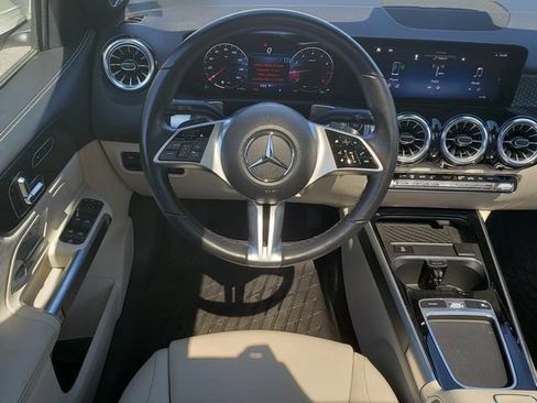 Used 2024 Mercedes-Benz GLB 250 4MATIC image 17