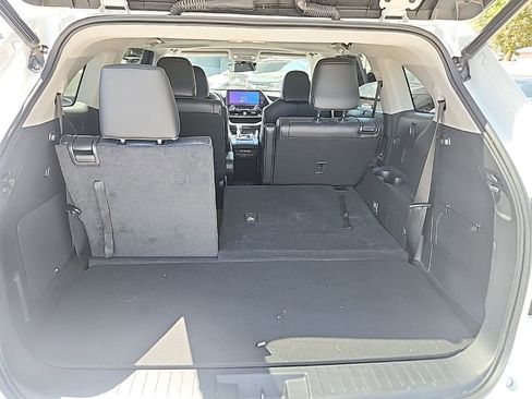 Used 2023 Toyota Highlander Limited FWD image 12