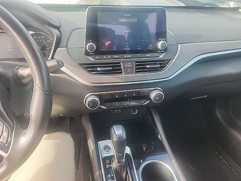 Used 2024 Nissan Altima 2.5 SR FWD image 24