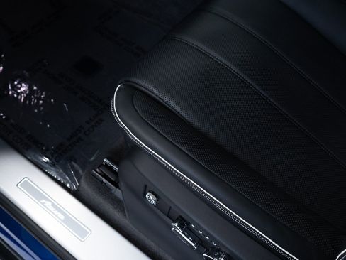 Certified 2025 Bentley Bentayga Extended Wheelbase image 12