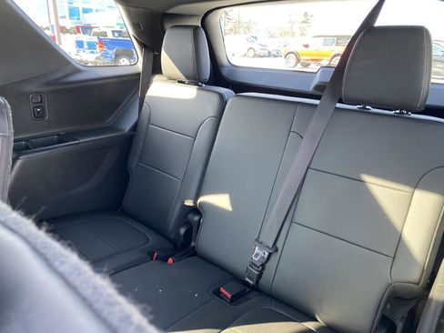 Used 2023 Chevrolet Traverse LT w/ LT Premium Package image 16