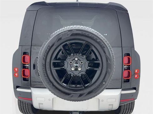 Used 2024 Land Rover Defender 90 S image 40