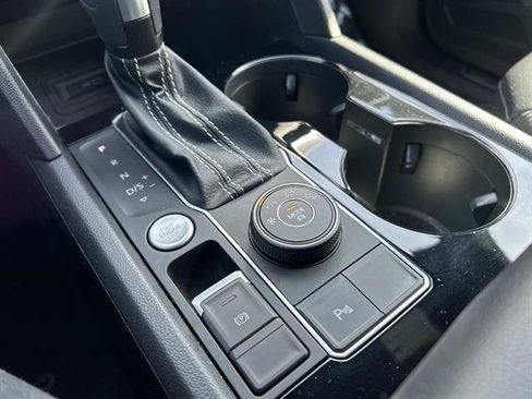 Used 2022 Volkswagen Atlas Cross Sport SEL R-Line AWD/4WD image 37