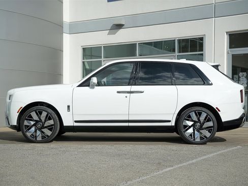 New 2026 Rolls-Royce Cullinan image 10