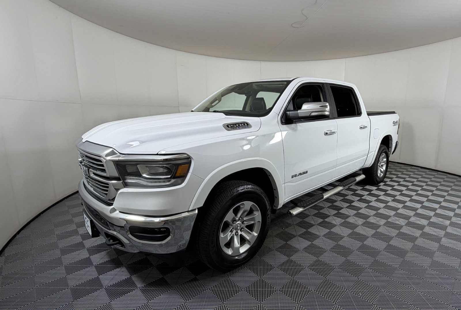 Used 2021 RAM 1500 Laramie w/ Off Road Group AWD/4WD image 2