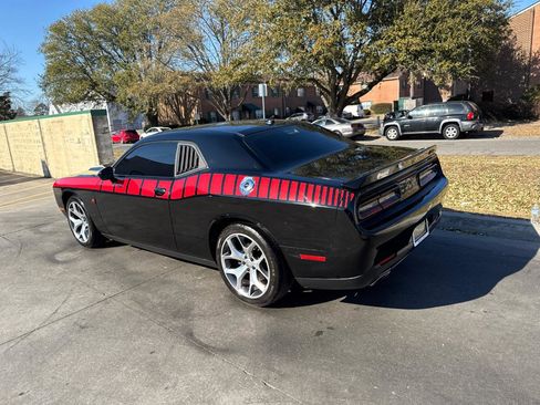 Used 2015 Dodge Challenger SXT Plus w/ Driver Convenience Group image 8