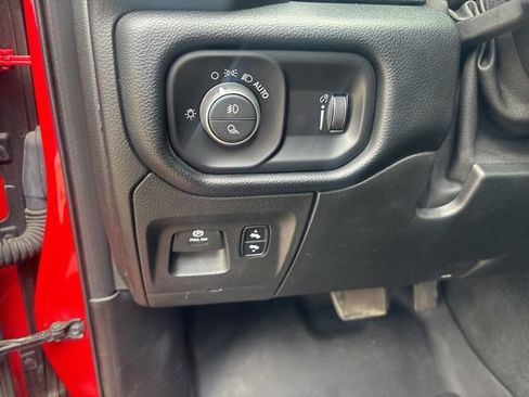 Used 2020 RAM 1500 Big Horn AWD/4WD image 12