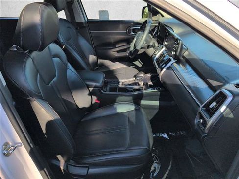 Used 2021 Kia Sorento S FWD image 22
