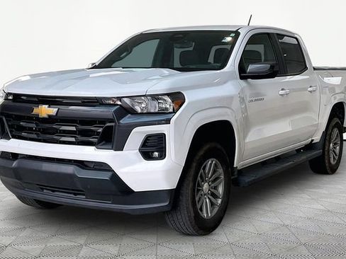 Used 2024 Chevrolet Colorado LT w/ LT Convenience Package RWD image 3