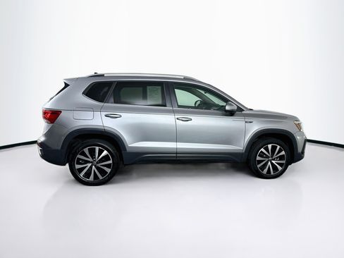 Used 2024 Volkswagen Taos SE FWD image 10