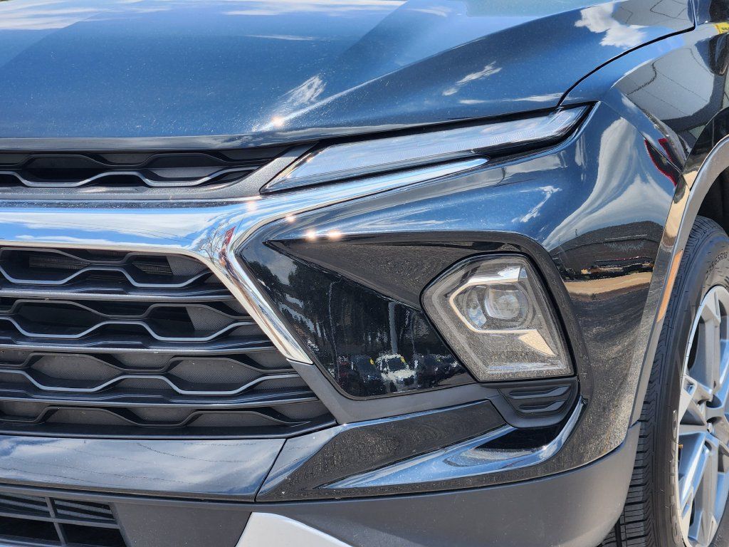 Used 2025 Chevrolet Blazer LT FWD image 8
